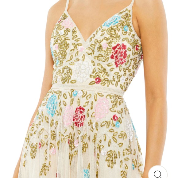 MAC DUGGAL EMBELLISHED FLORAL SEQUINED GOWN - Picture 3 of 6